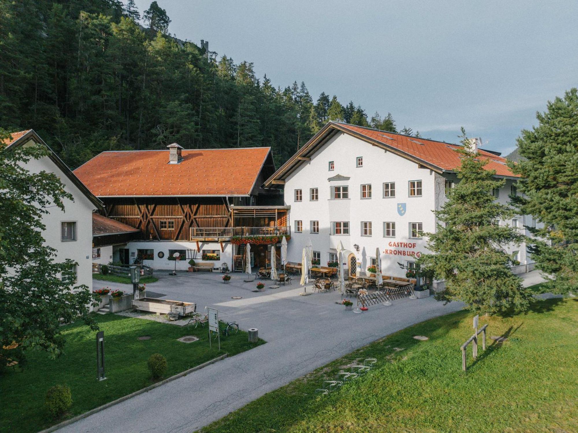 Klostergut Kronburg Zams Bagian luar foto